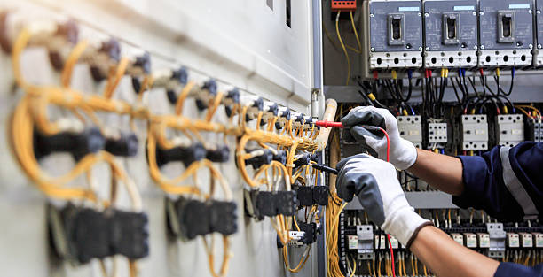 Professional Electrician technician working in Petersburg, MI